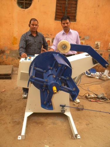 motorized-decoiler-with-hold-down-arm-01