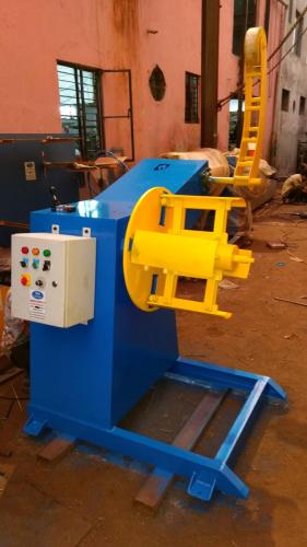 motorized-decoiler-with-hold-down-arm-09