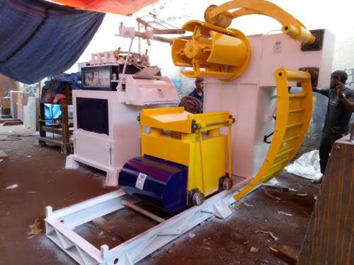 GOS TYPE DECOILER CUM STRAIGHTENER CUM SERVO FEEDER