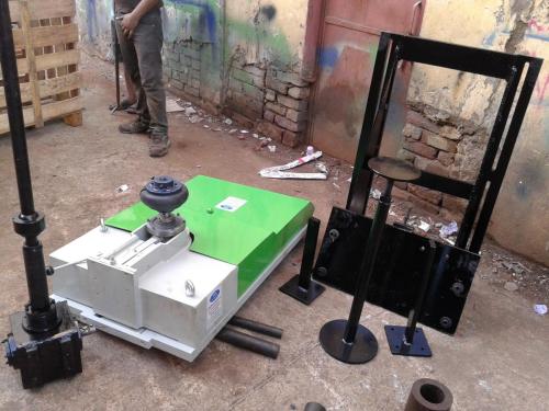 mechanical-gripper-feeder-03