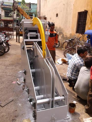 2IN1-COIL-CRADLE-DECOILER-CUM-STRAIGHTENER-WITH-HOLD-DOWN-ARM-02